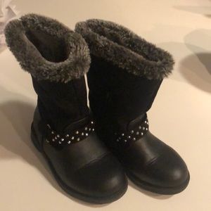 Adorable Cherokee boots girls size 8 fur lined